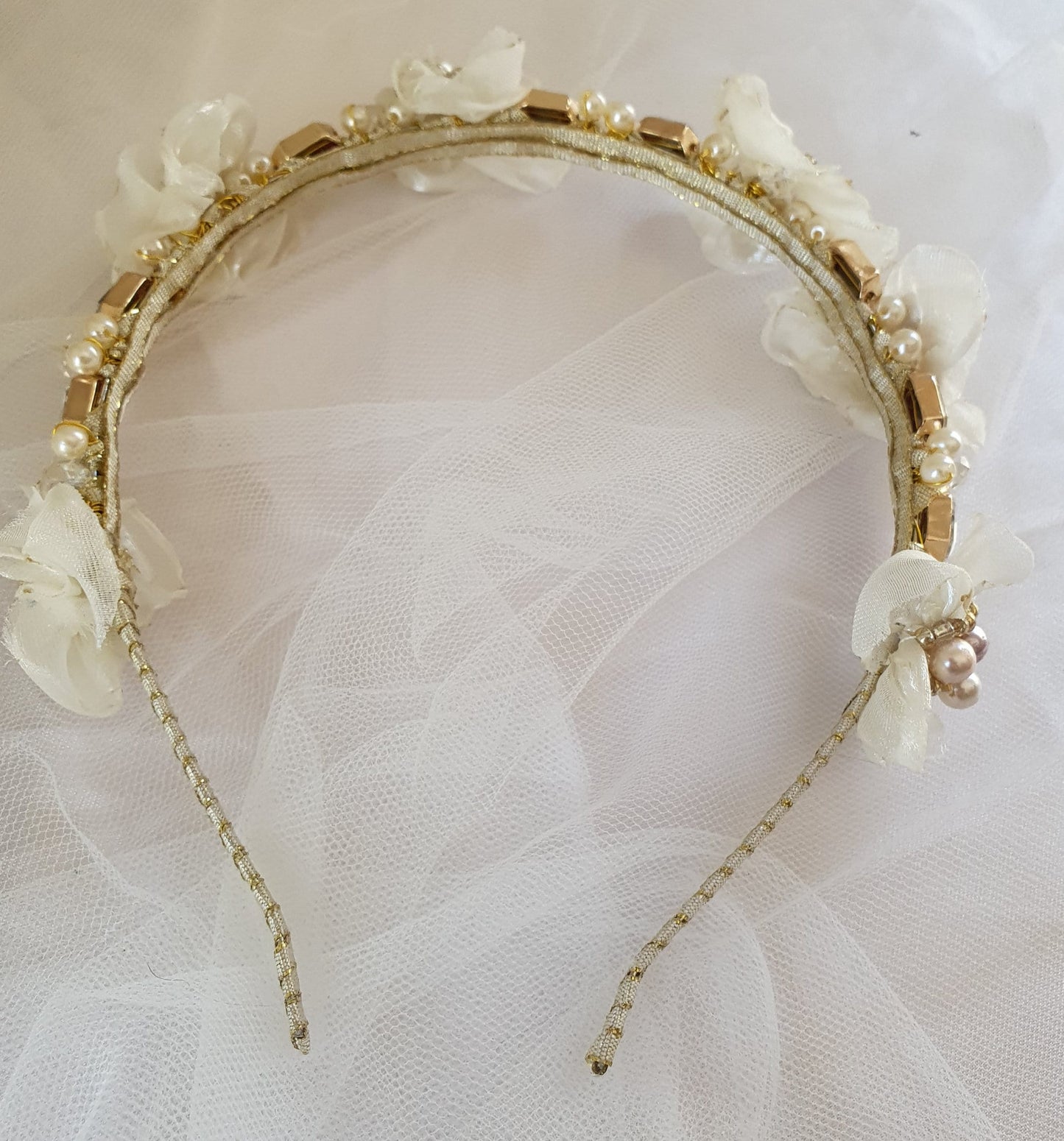 Diadema hecha a mano de color marfil con tela de organza de perlas - Hermosa diadema, diadema festiva única, boda, ocasión especial