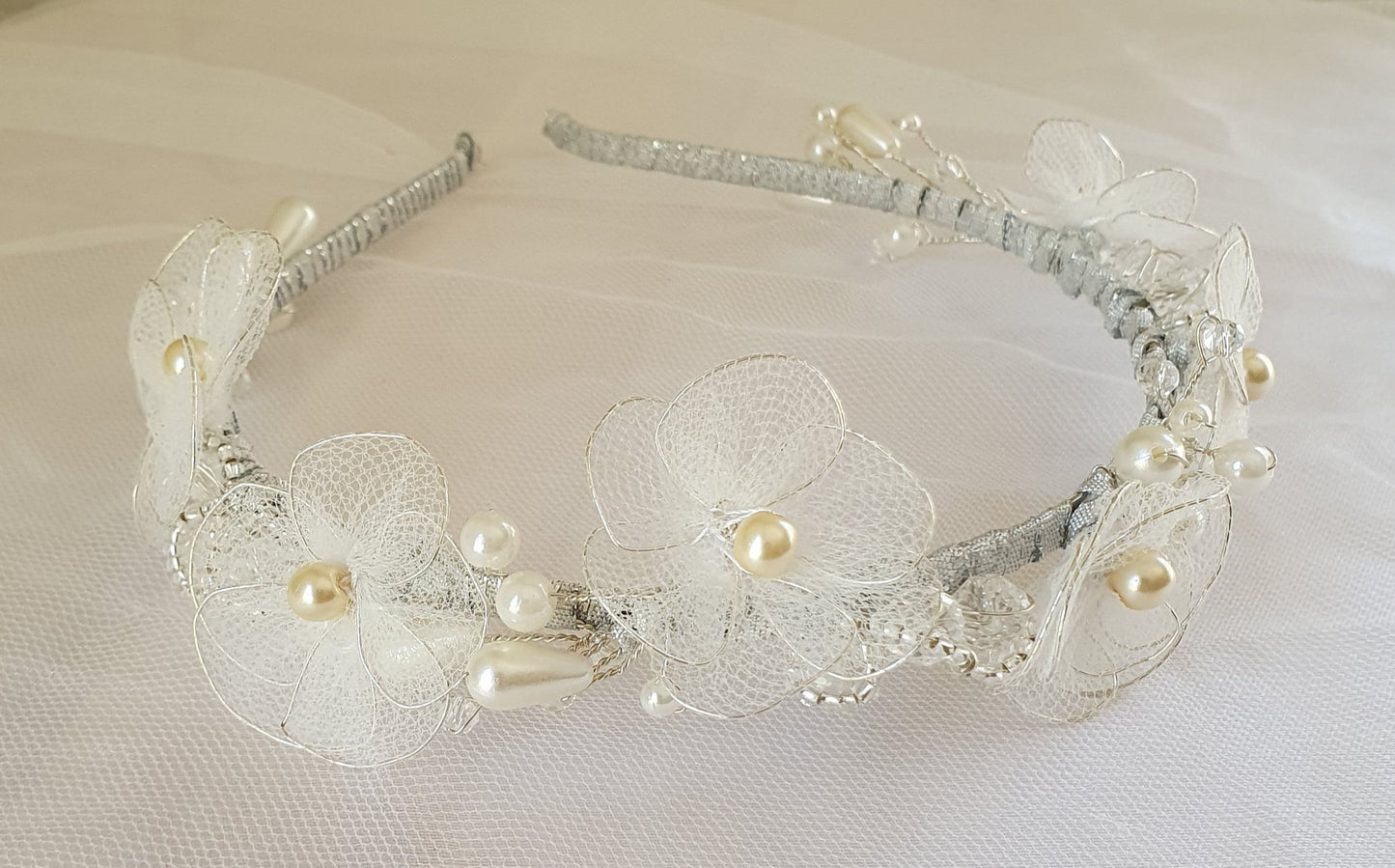 Tiara nupcial con tul y perlas tiara de boda- Tiara hecha a mano boda nupcial, tocado evento tiara, accesorios para el cabello