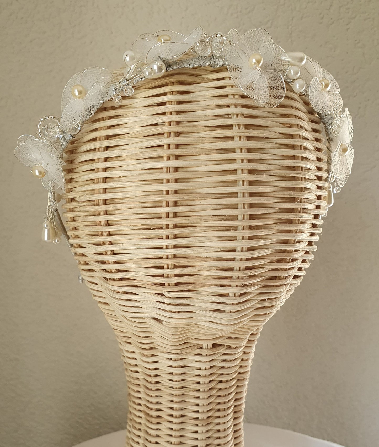Tiara nupcial con tul y perlas tiara de boda- Tiara hecha a mano boda nupcial, tocado evento tiara, accesorios para el cabello