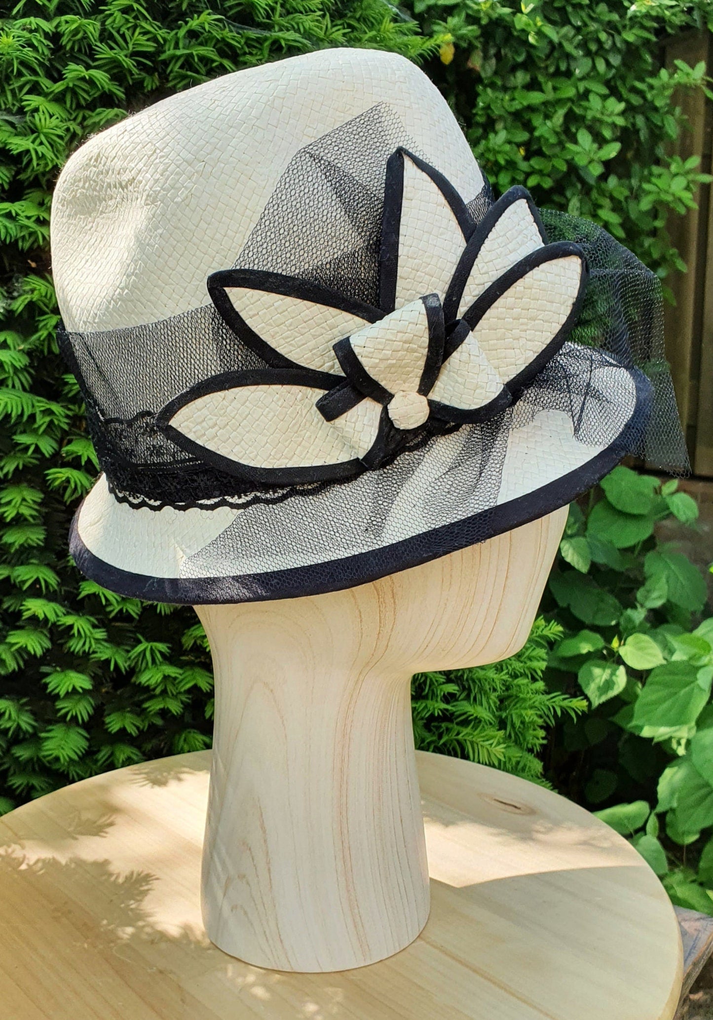Papiervezels hoed met kant en crinoline, handgemaakt, dameshoed, bruiloft, speciale evenementen