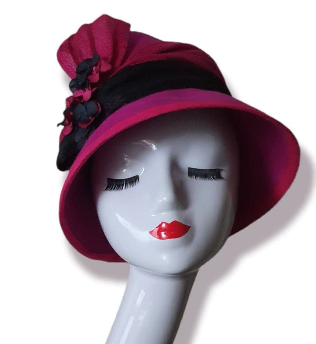 Elegante sombrero de mujer sombrero de fieltro fucsia con negro - tocado elegante, sombrero de fieltro, tocado, para todos los eventos sombrero cloche