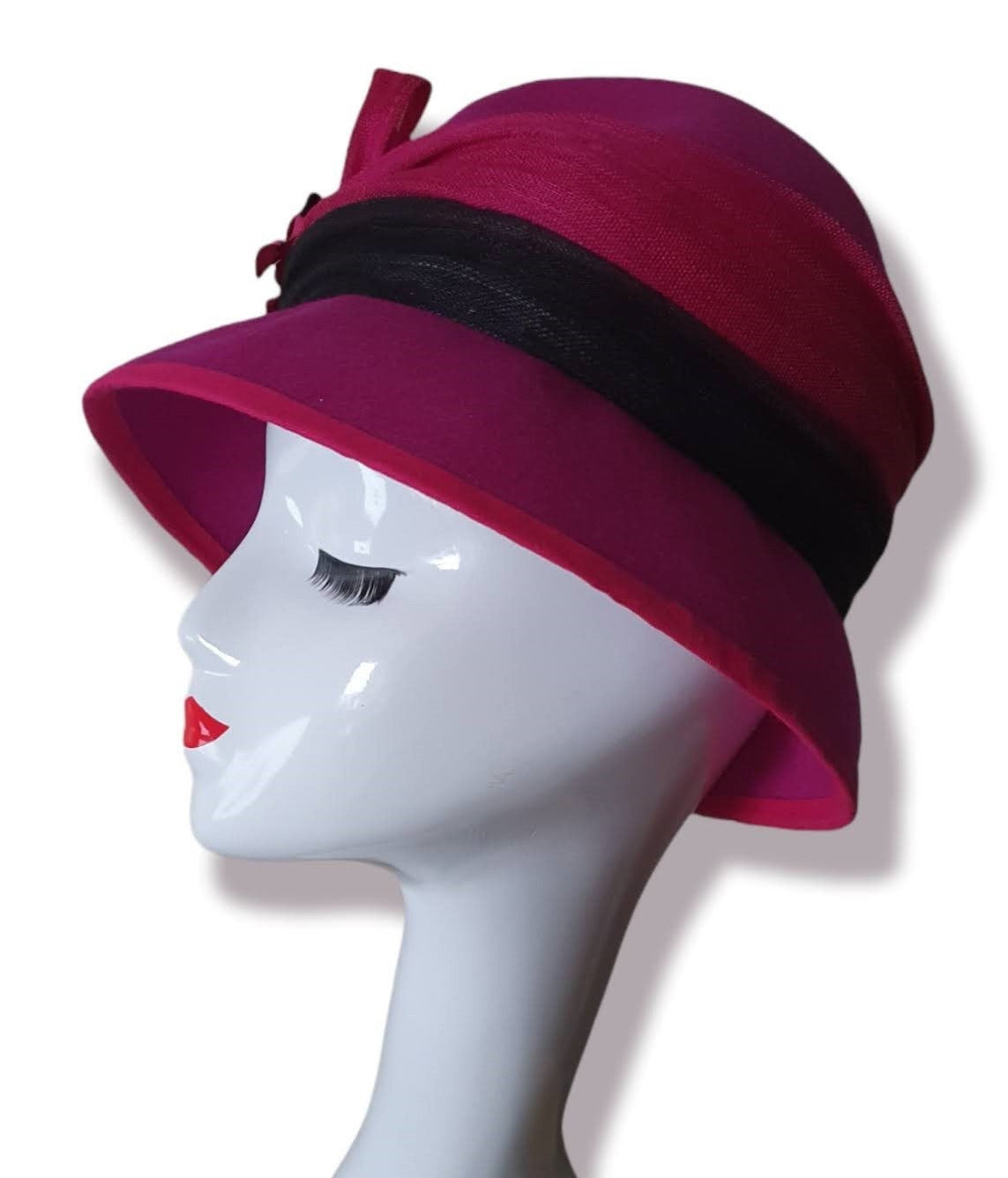 Elegante dameshoed vilt hoed fuchsia met zwarte - stijlvolle fascinator, viltenhoed, hoofddeksel, voor alle gebeurtenissen cloche hoed