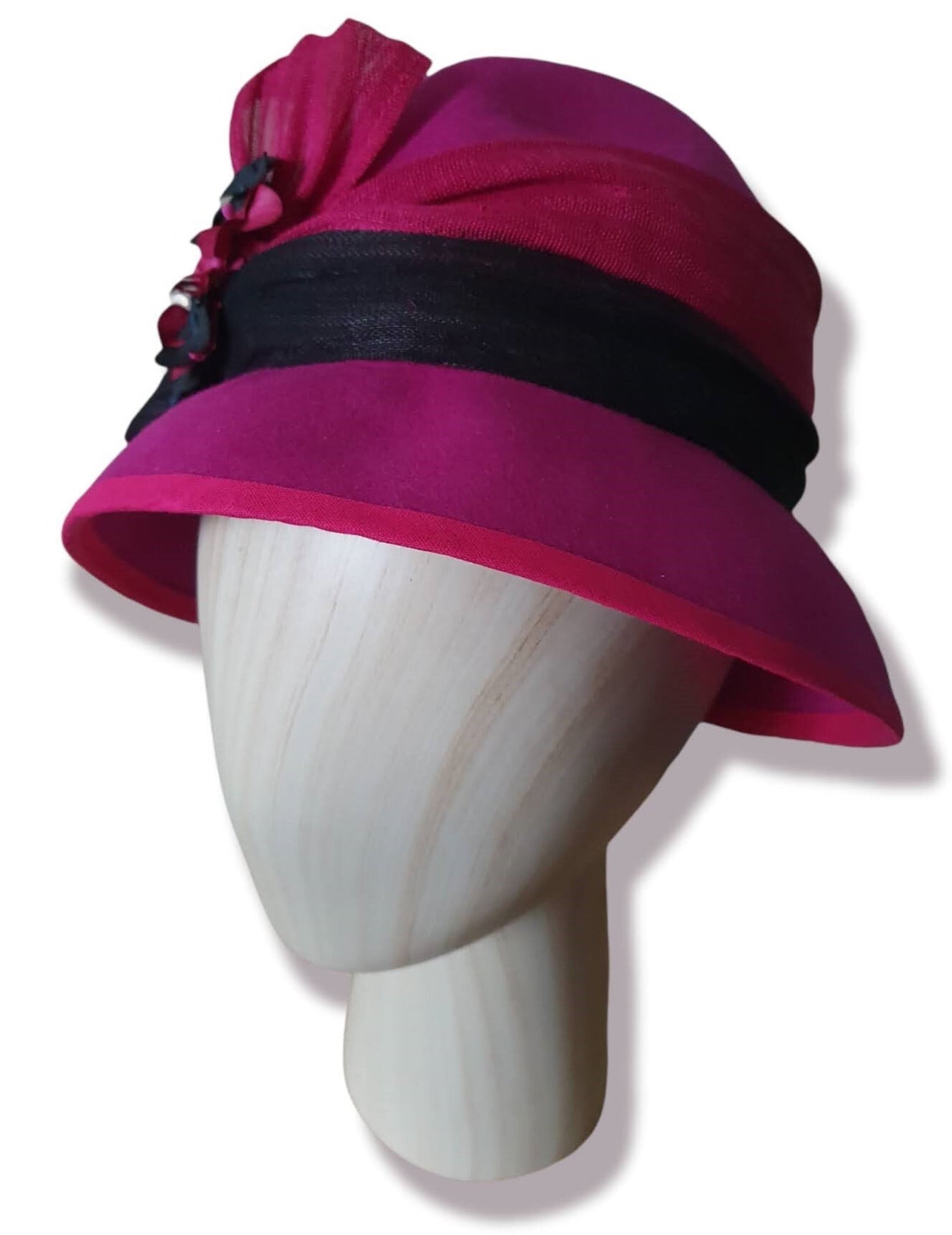 Elegante dameshoed vilt hoed fuchsia met zwarte - stijlvolle fascinator, viltenhoed, hoofddeksel, voor alle gebeurtenissen cloche hoed