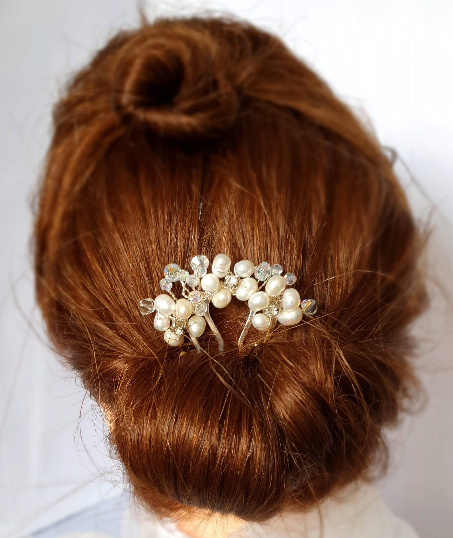 Handmade bridal hair comb with white freshwater pearls, Elegant and unique for special occasions, hair accessories