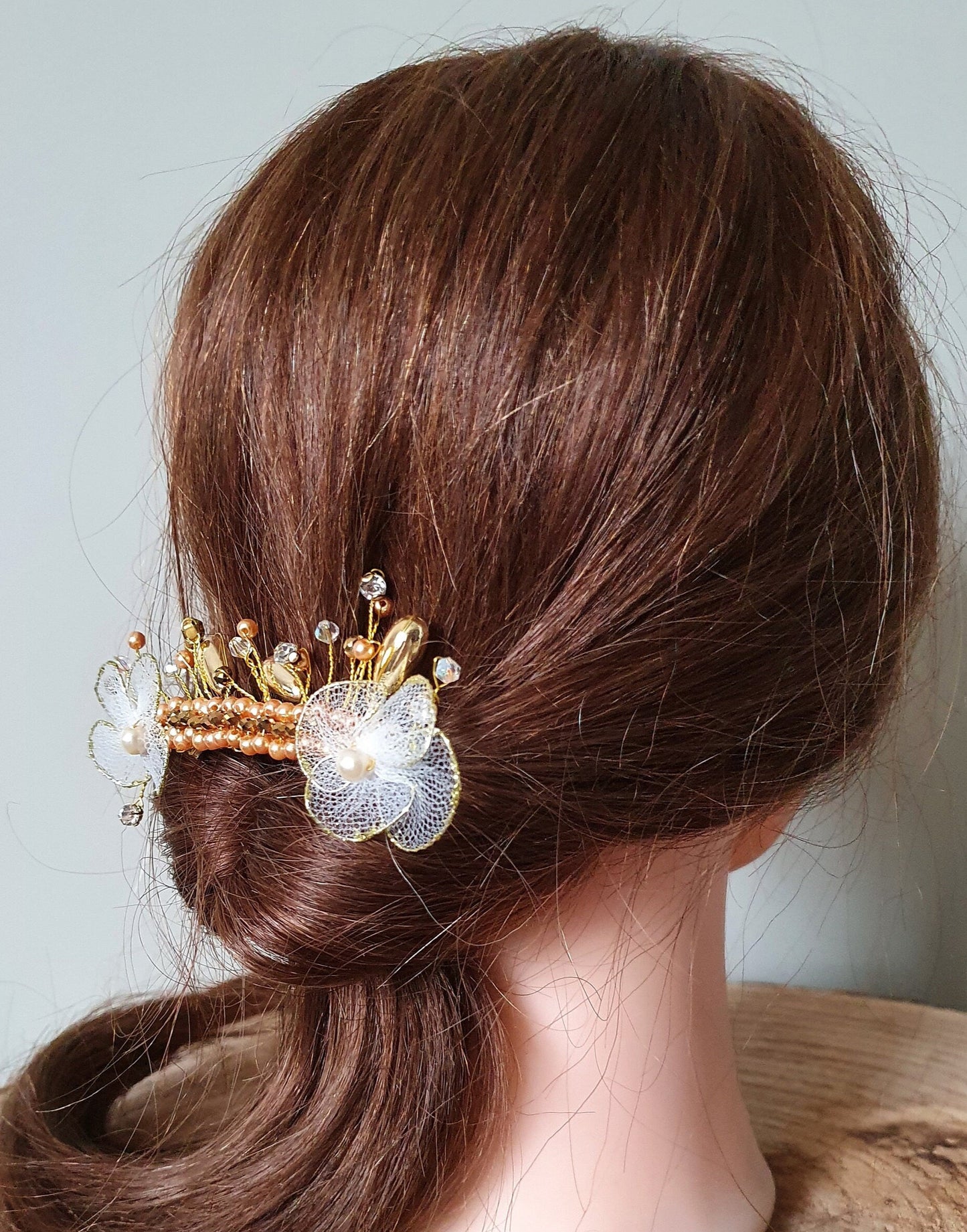 Accesorio para el cabello de novia con pinza para el cabello pequeña hecha a mano, accesorio elegante para el cabello para bodas, invitados y fiestas, peine de metal en tono dorado