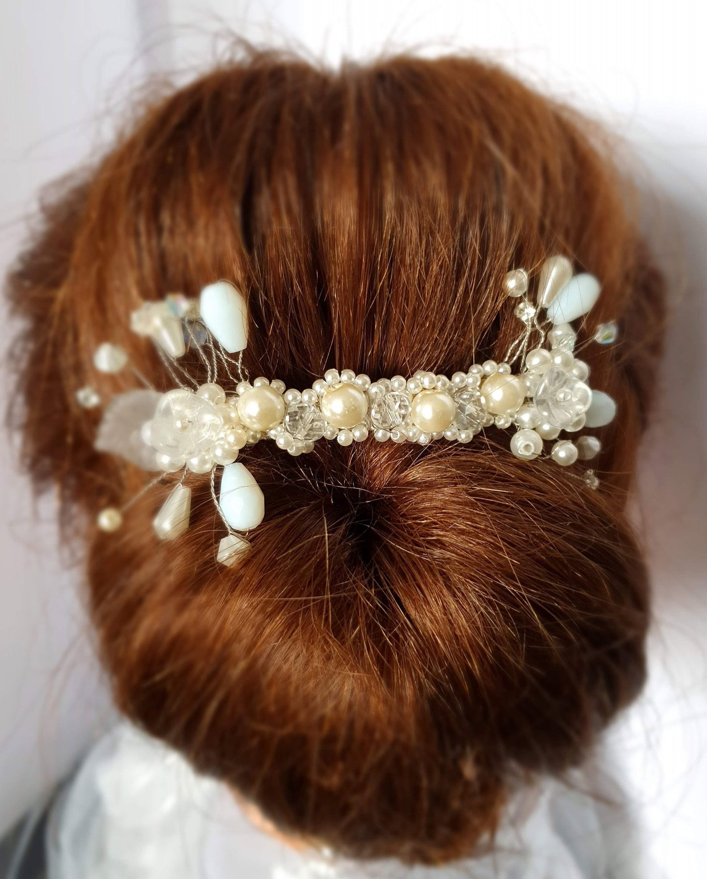 Pasador de pelo pequeño hecho a mano para novias o invitadas - accesorios para el cabello, pasador de pelo de perlas plateadas, ocasión especial