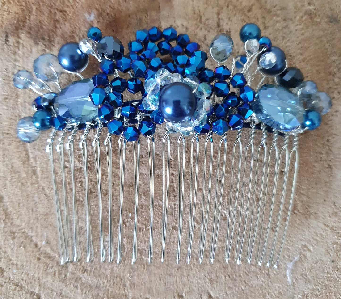 Peineta azul hecha a mano, con perlas y cuentas bincone - para una ocasión especial, accesorio elegante para el cabello, peineta de boda