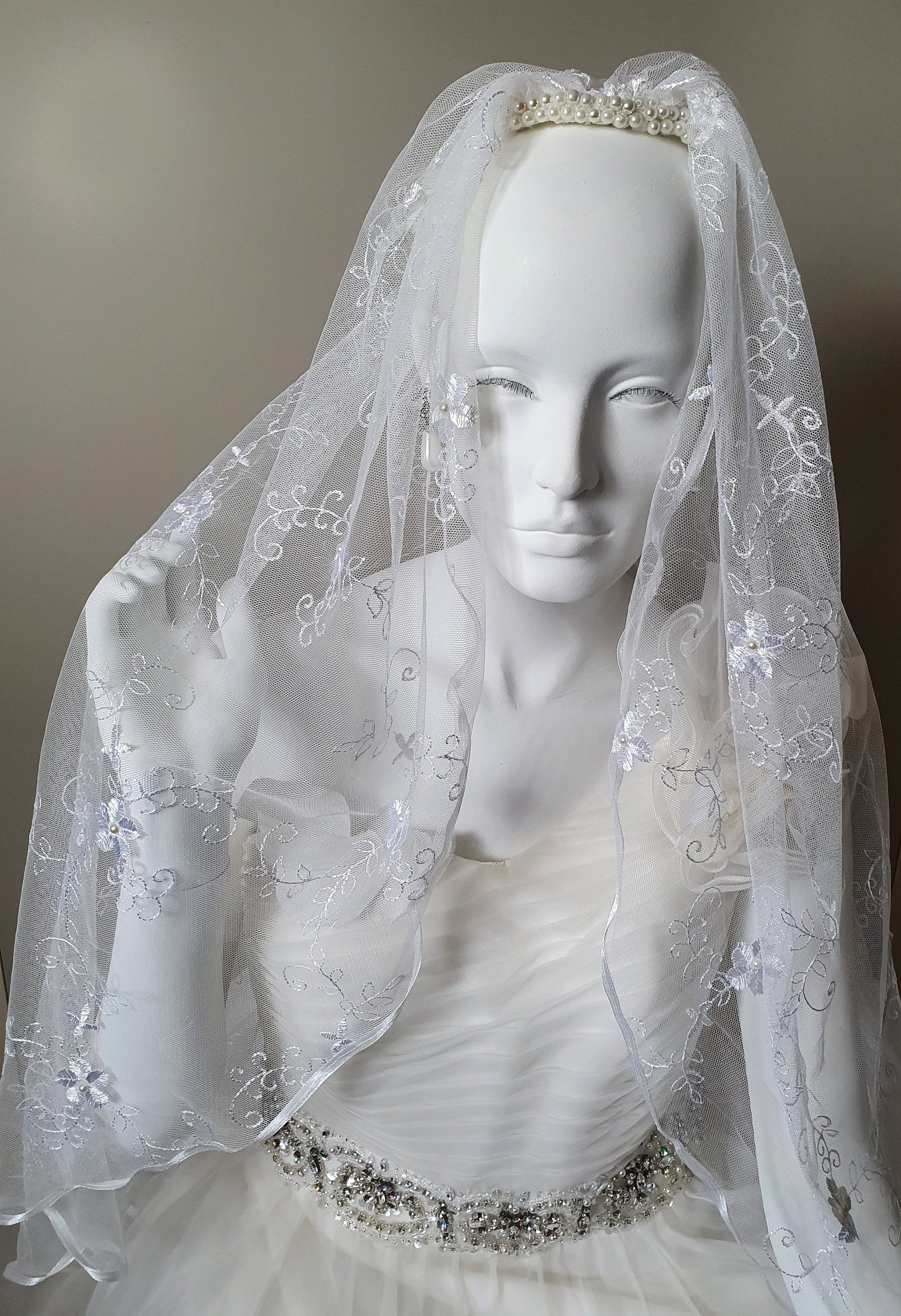 Handmade Lace Embroidered Bridal Veil, Comb with Pearls, Bridal Veil, Round Veil, Church Veil, Special Wedding Event