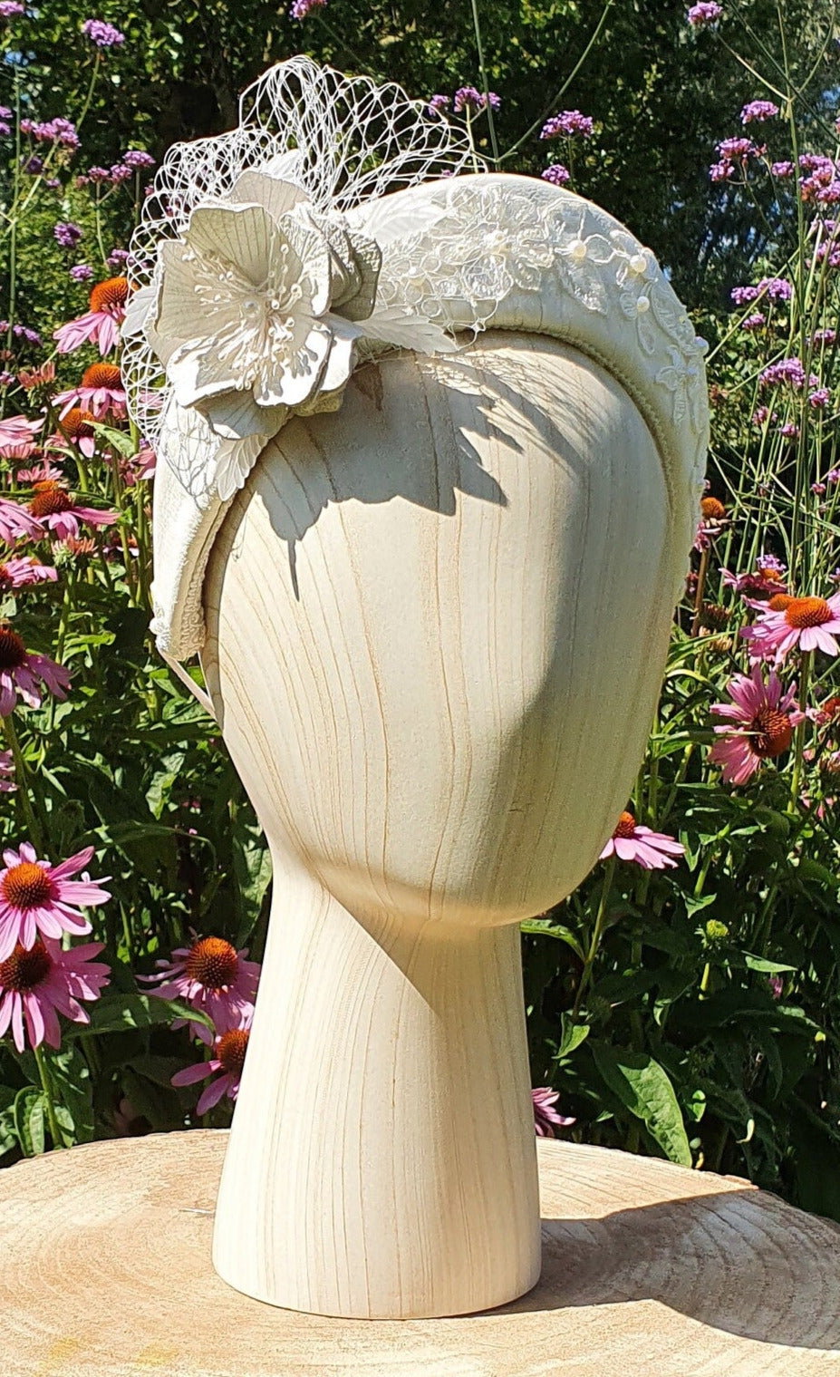 Diadema blanca hecha a mano de cuero natural - para una ocasión especial. Tocado, Tiara, Diadema, Diadema