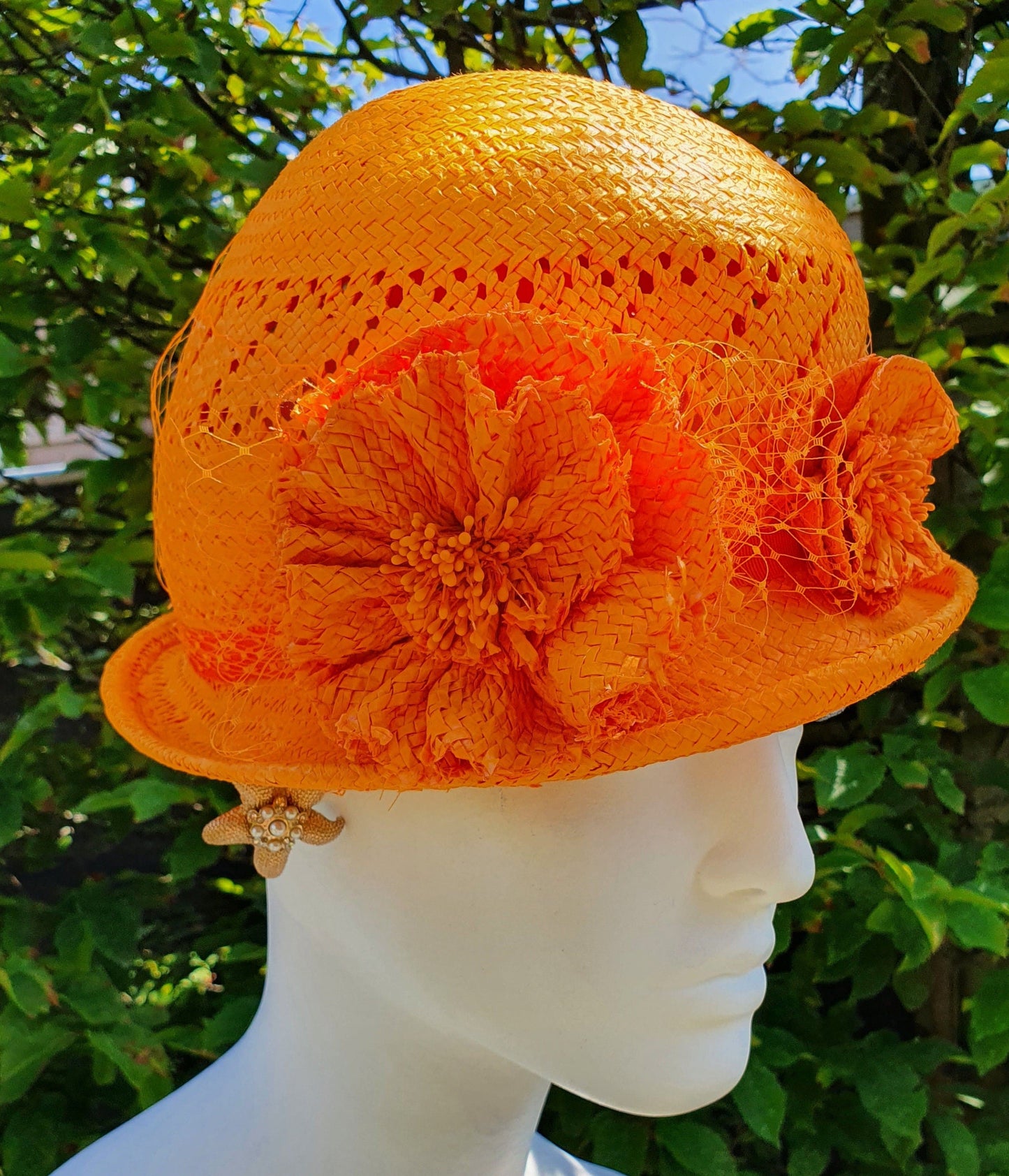 Sombrero de mujer hecho a mano con fibras naturales - sombrero de verano, boda, sombrero de invitada, tocado, eventos especiales