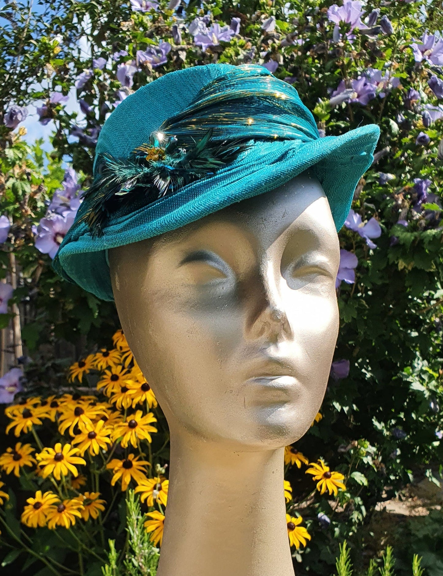 Elegante handgemaakte hoed van sinamay en abaca zijde voor dames, mooie groenblauwe hoed, evenementen, fascinator, feest