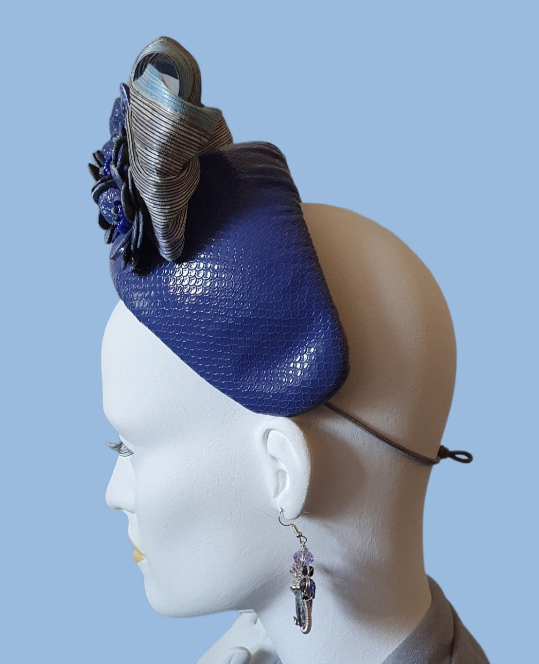 Diadema púrpura y azul hecha a mano de cuero natural con flores y abacá de seda - hermosa diadema, diadema festiva única