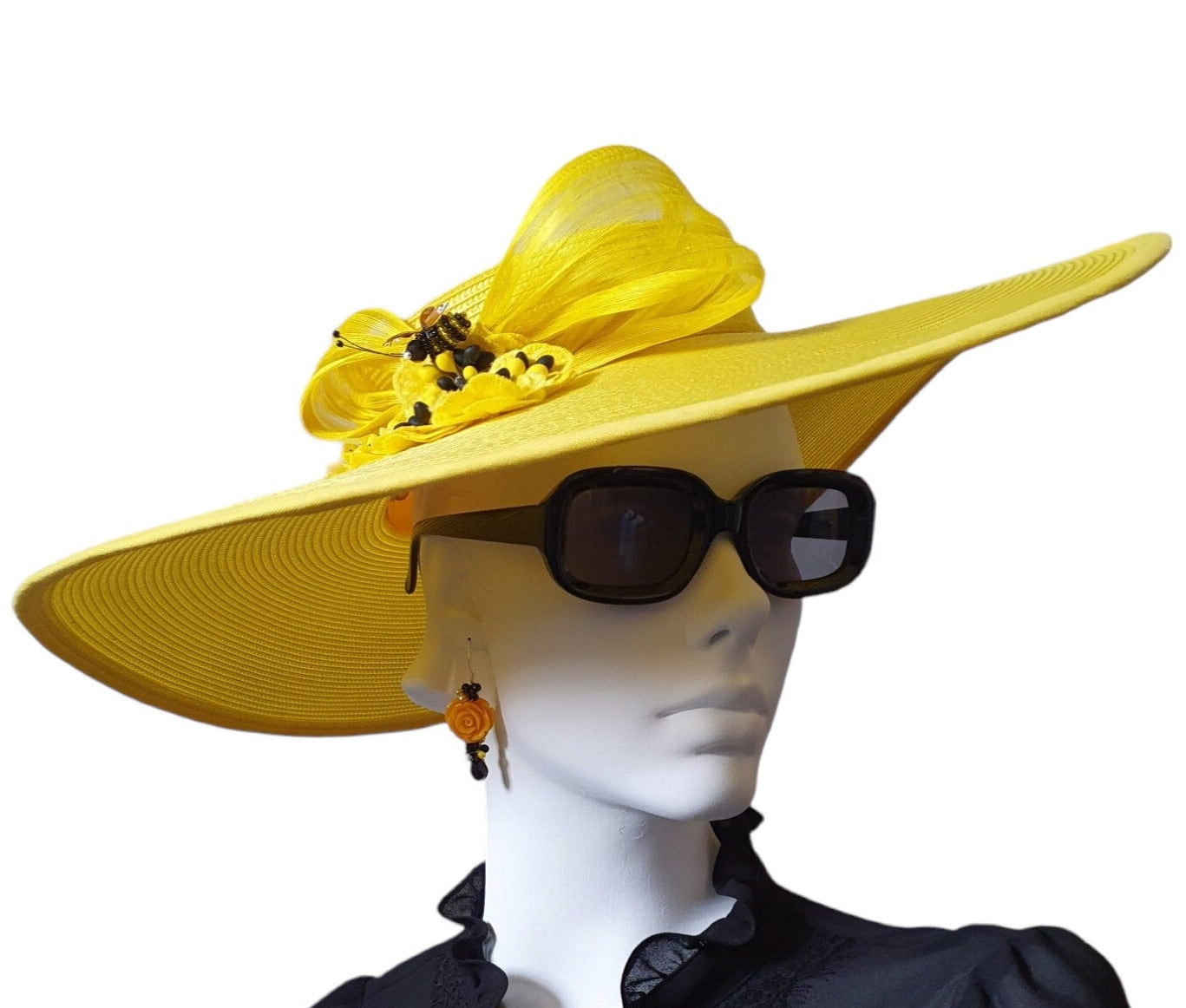 Elegante Pamela de Boda de Polipropileno Amarillo para Invitadas - Abaca de Seda, Ala Ancha, Perfecto para Eventos de Verano