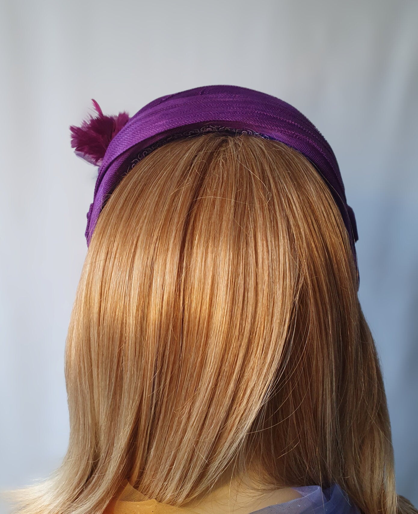 Hoofdband paars abaca zijde met sluier handgemaakt, voor een speciale gelegenheid. Fascinator, Tiara, Haarband