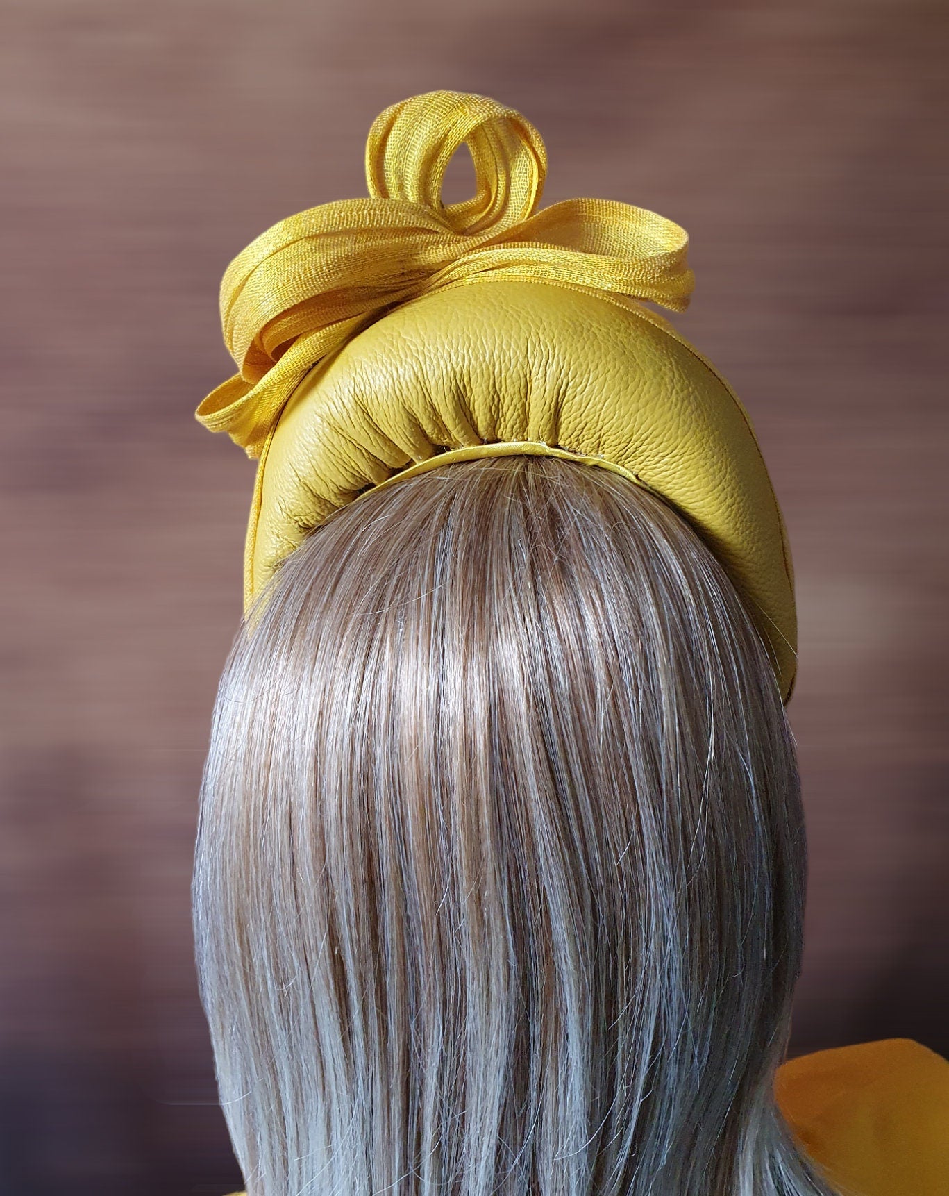 Diadema amarilla hecha a mano de cuero natural con aplicaciones de abeja abacá de seda - hermosa diadema, diadema única festiva, boda