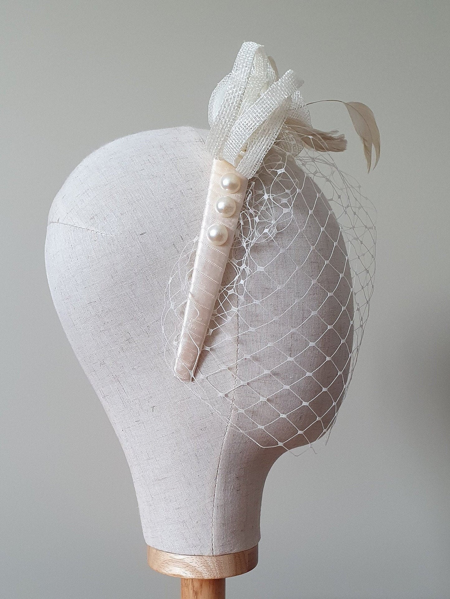 Diadema de sinamay hecha a mano, diadema con velo, tiara nupcial, perfecta para bodas y ocasiones festivas