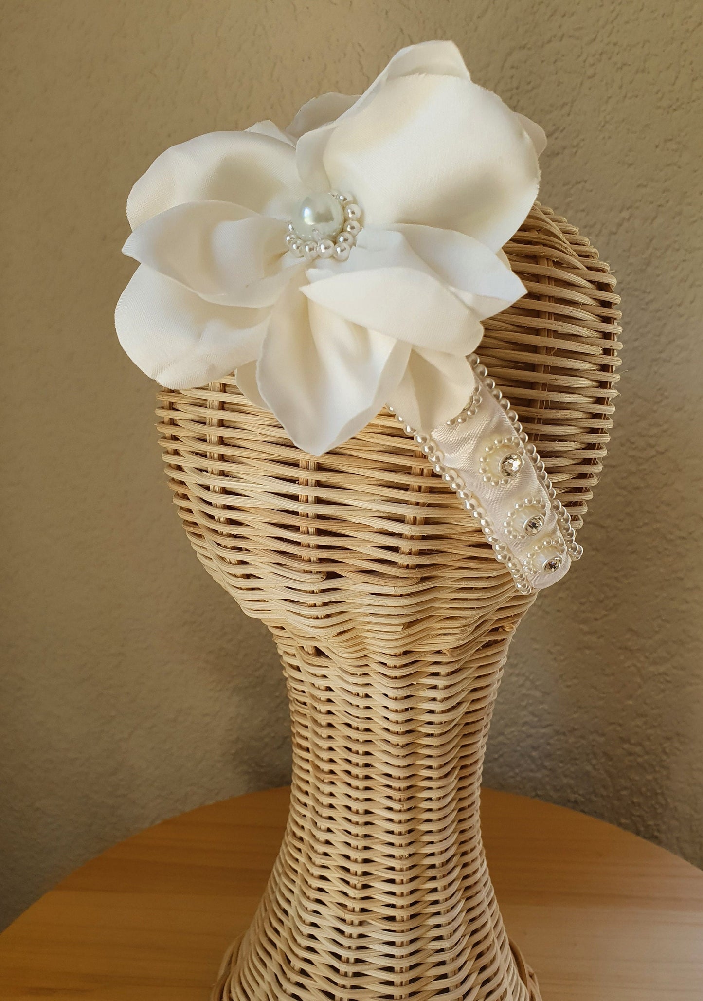 Handgemaakte hoofdband met parels en zijden stof- Mooie hoofdband, unieke feestelijke diadeem, bruiloft, speciale gelegenheid