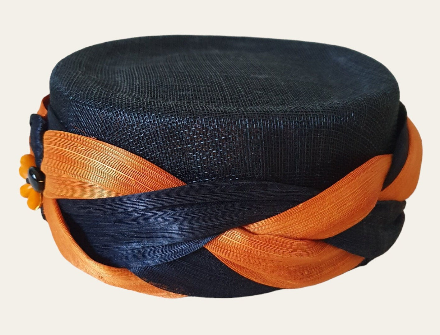 Handgemaakte pillboxhoed van abaca zijde, gast hoofdtooi, elegante hoed, sinamay hoofdtooi, dameshoed, bruiloft, speciale gebeurtenis