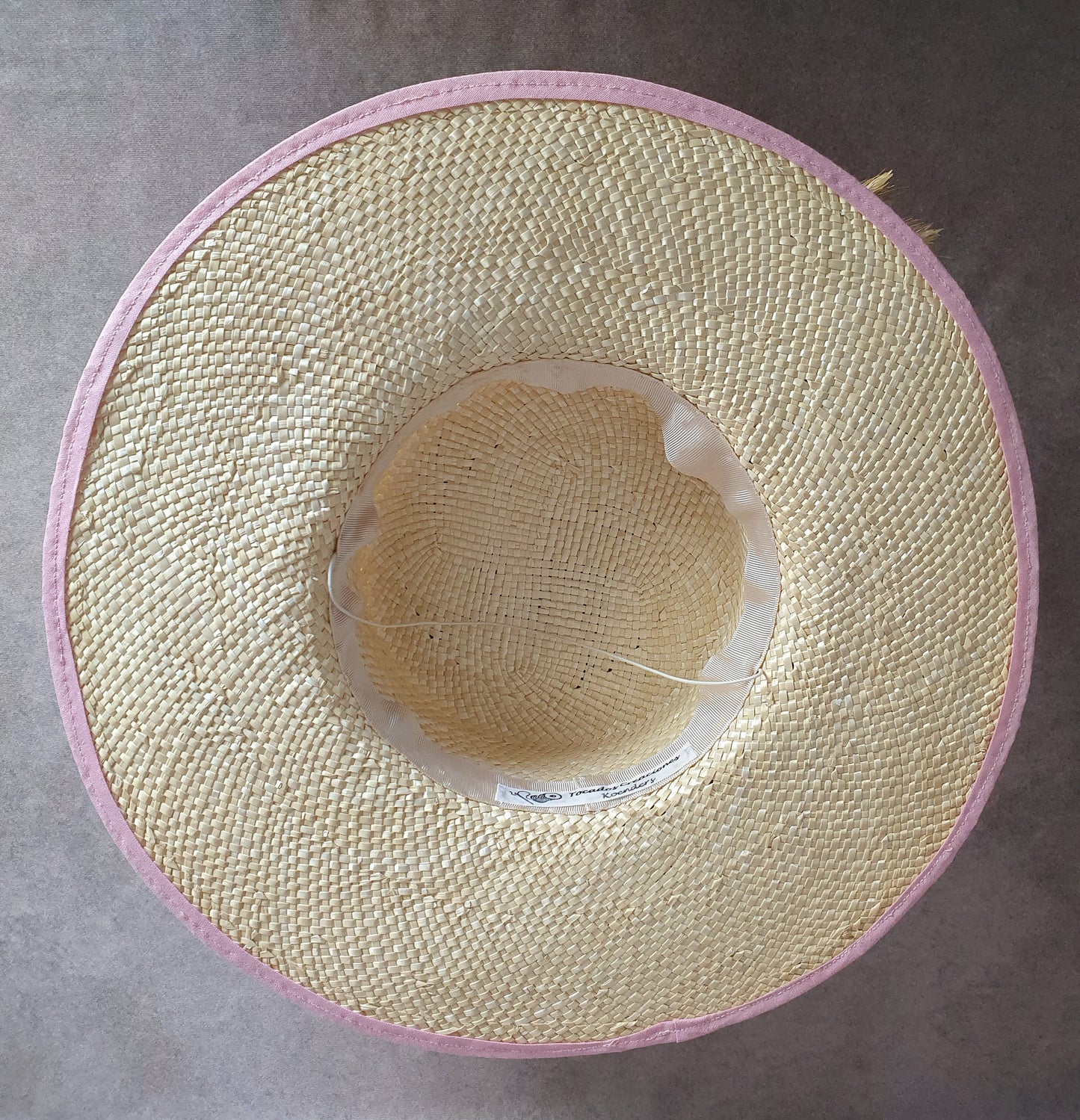 Elegant handmade women's hat with abaca silk and dried flowers, guest hat, straw hat, summer hat, wedding hat, special occasions