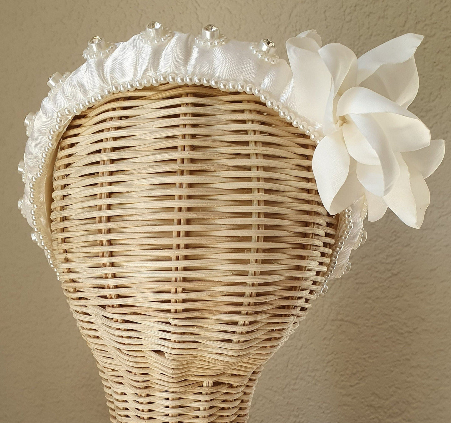Handgemaakte hoofdband met parels en zijden stof- Mooie hoofdband, unieke feestelijke diadeem, bruiloft, speciale gelegenheid