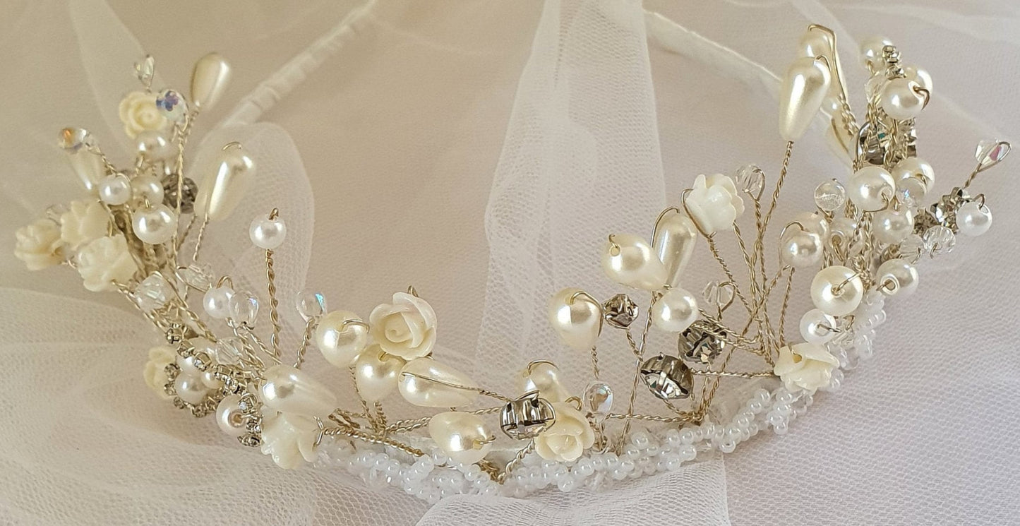 Handgemaakte hoofdband met rozen en parels kristalstenen - Mooie hoofdband, unieke feestelijke diadeem, bruiloft, speciale gelegenheid