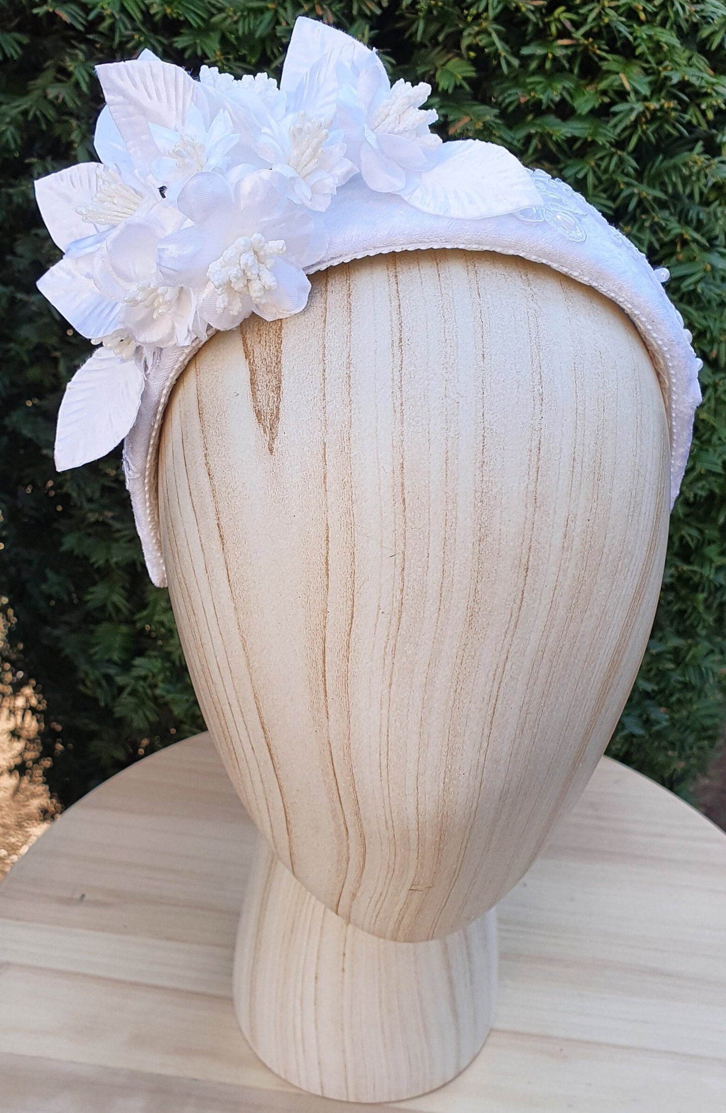 Handgemaakte hoofdband met zijden bloemen en fluwelen stampers- Elegant Haaraccessoire voor Bruiloften, dames haar haarband, diadeem