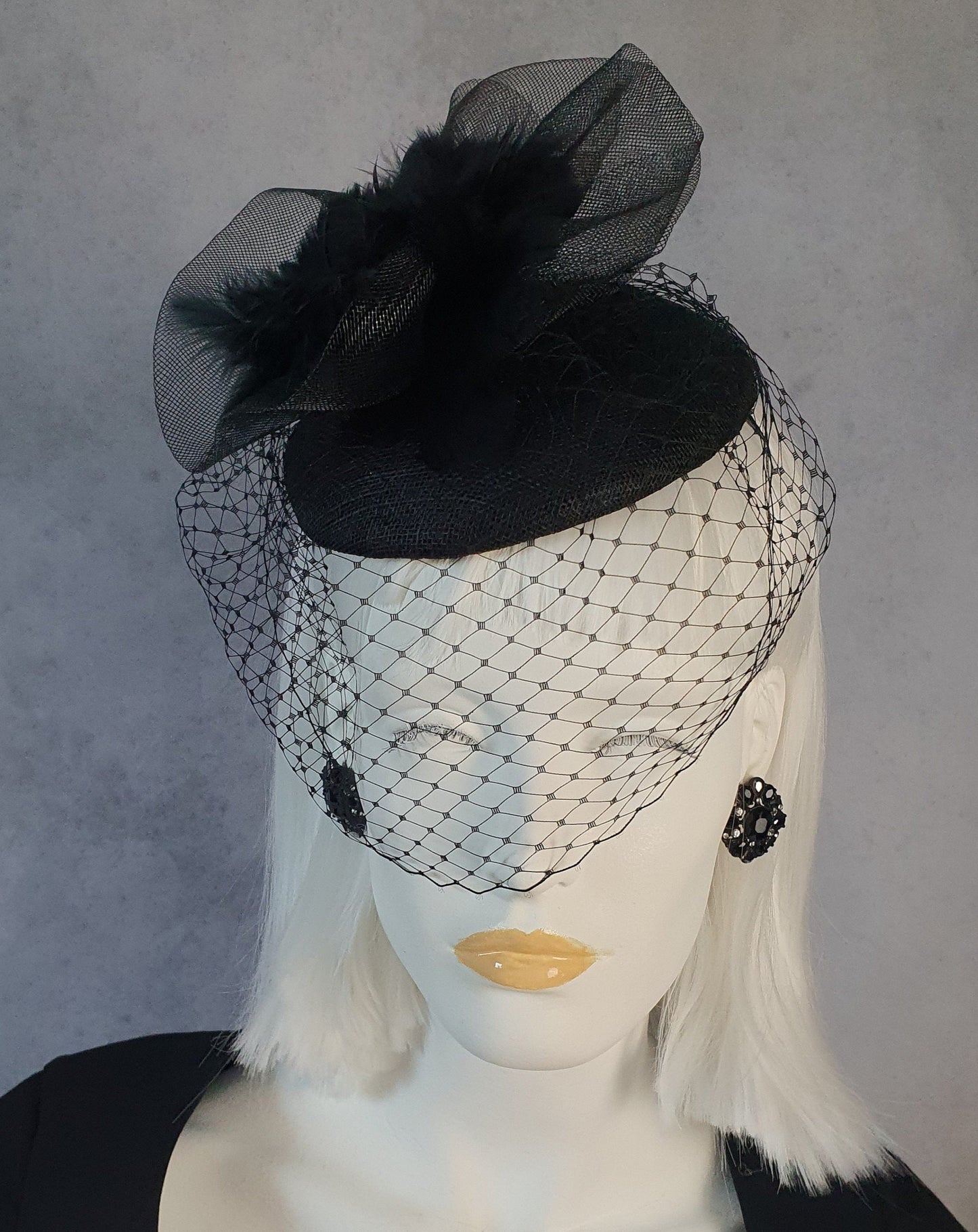 Black fascinator handmade from sinamay, with crinoline rooster feathers and metal diadem, headdress - Perfect for festive occasions