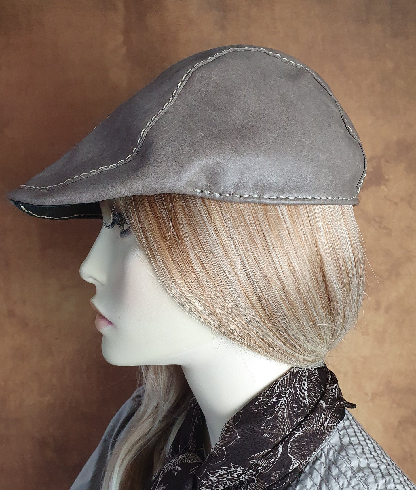 Gorra plana Lierys vintage de cuero marrón barro hecha a mano, gorra elegante, cuero natural - sombrero unisex